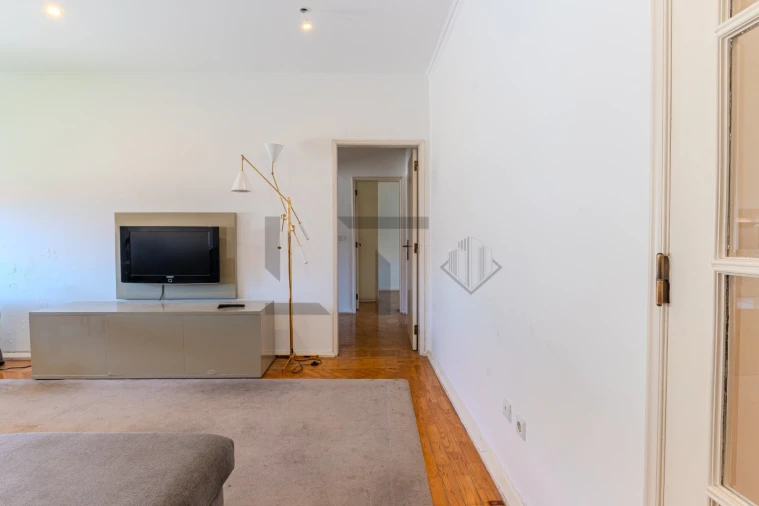 Apartamento T4 para Venda em Alvalade Foto 5