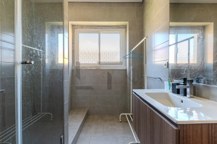 Apartamento T4 para Venda em Alvalade Foto 6