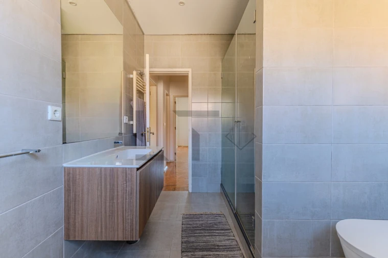 Apartamento T4 para Venda em Alvalade Foto 10