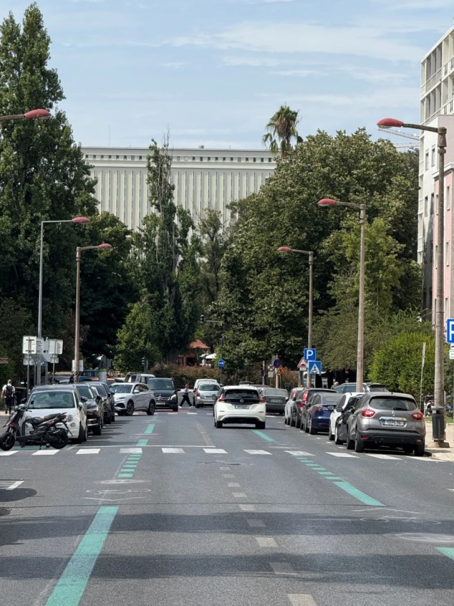 Apartamento T4 para Venda em Alvalade Foto 22