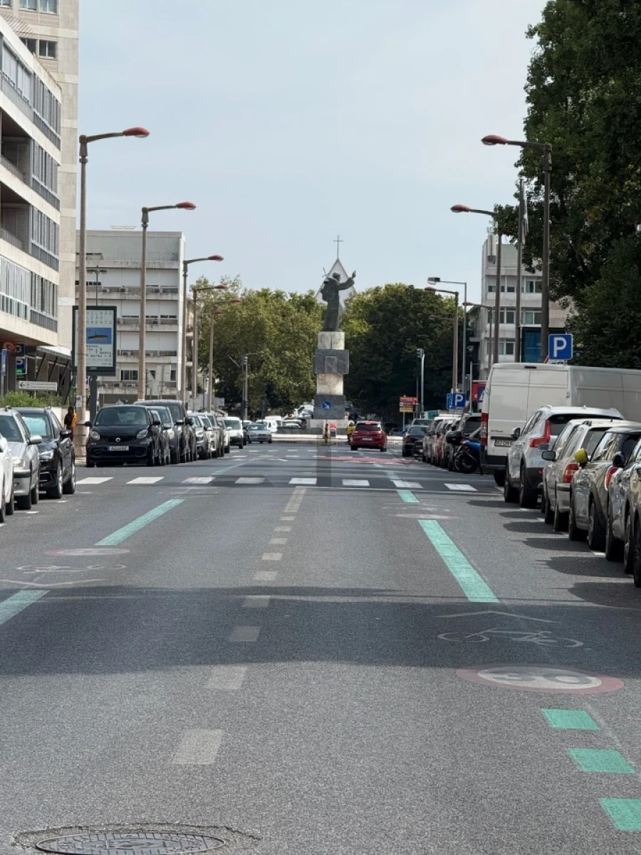 Apartamento T4 para Venda em Alvalade Foto 23