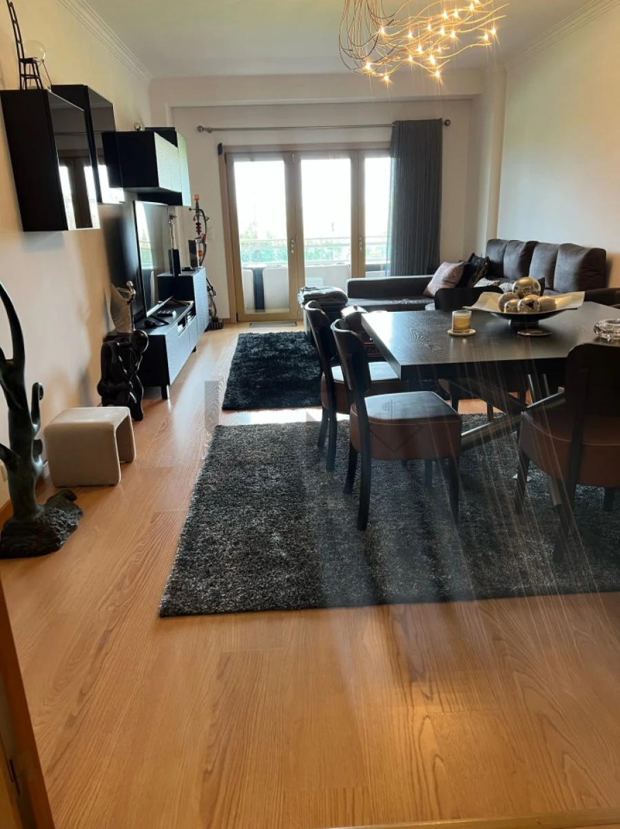 Apartamento T2 para Venda em Sacavém e Prior Velho Foto 3