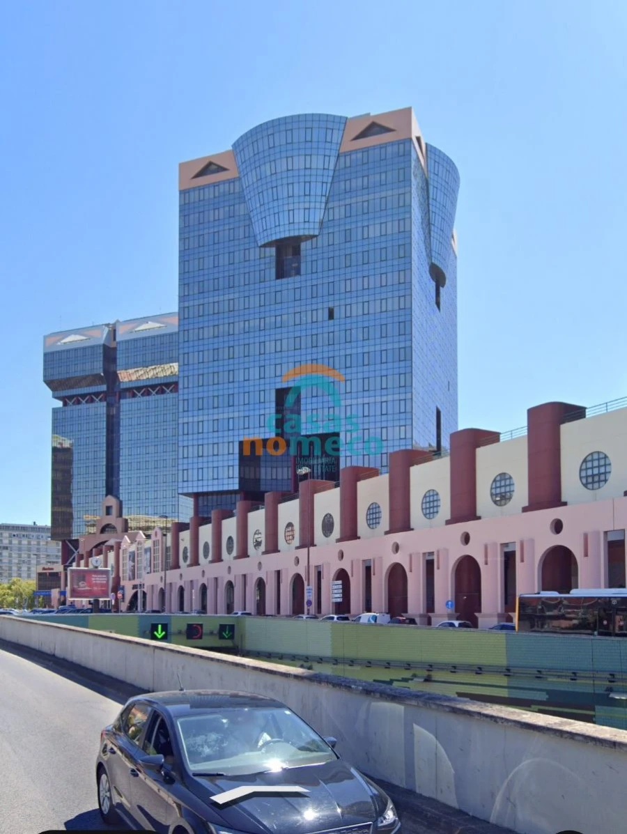 Armazém para Arrendamento em Campo de Ourique Foto 3