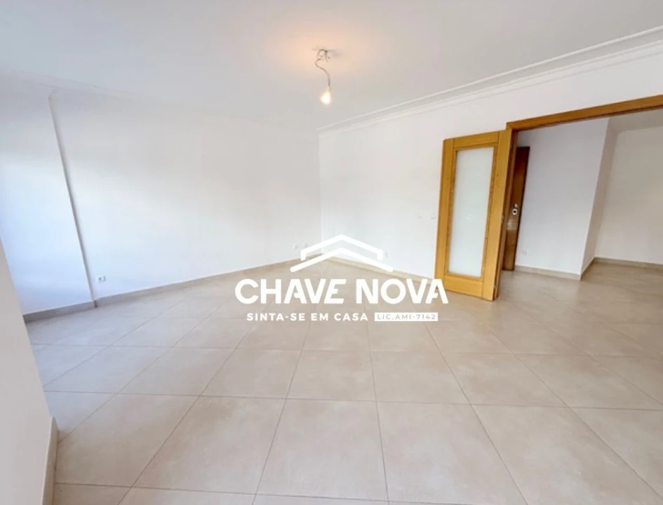 Apartamento T2 para Venda em Loule (São Clemente) Foto 5