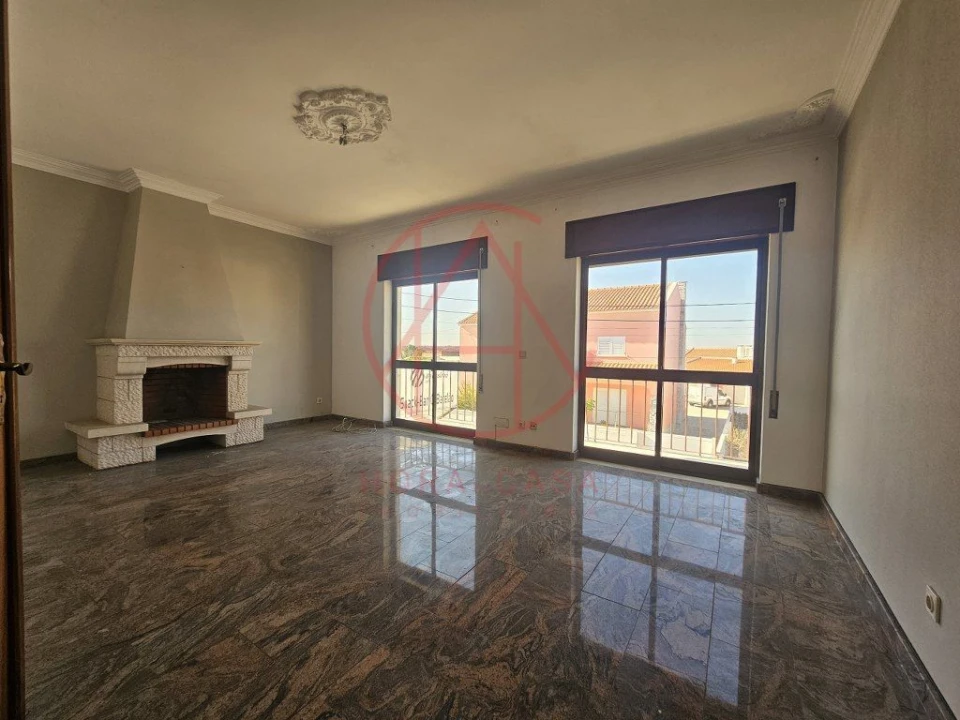 Apartamento T4 para Venda em Gaio-Rosário e Sarilhos Pequenos Foto 18