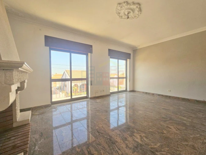 Apartamento T4 para Venda em Gaio-Rosário e Sarilhos Pequenos Foto 2