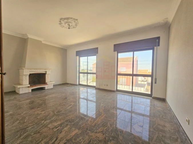 Apartamento T4 para Venda em Gaio-Rosário e Sarilhos Pequenos Foto 1