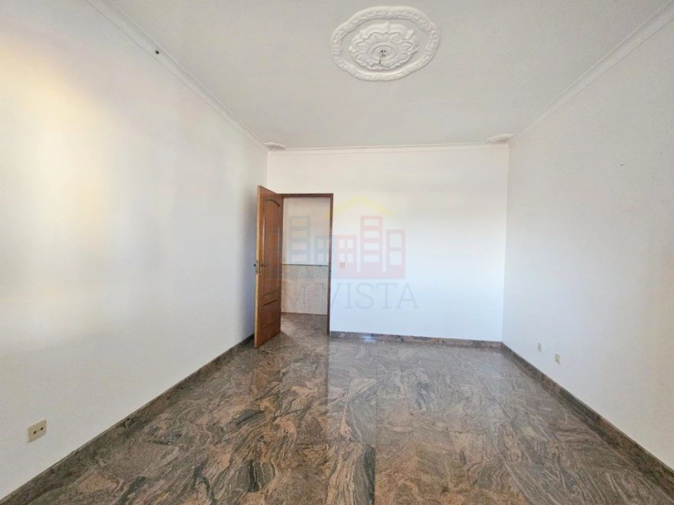 Apartamento T4 para Venda em Gaio-Rosário e Sarilhos Pequenos Foto 16