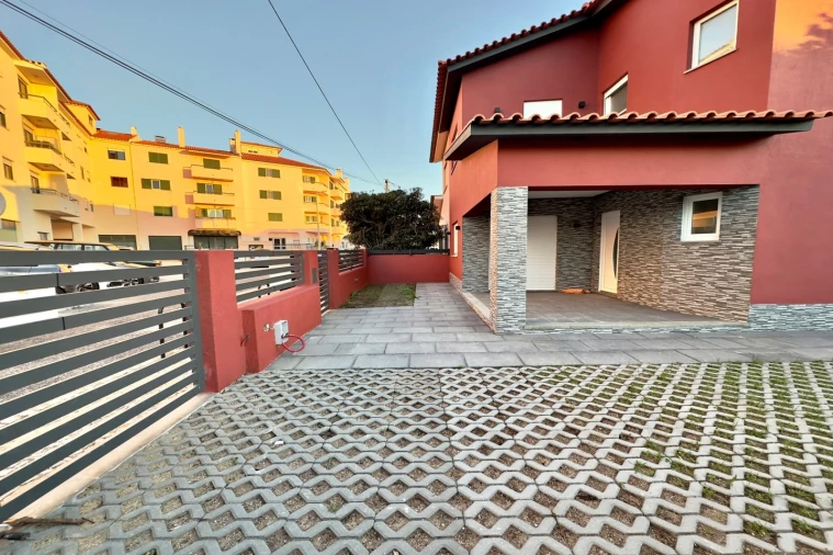 Moradia T3 para Venda em Alcabideche Foto 29