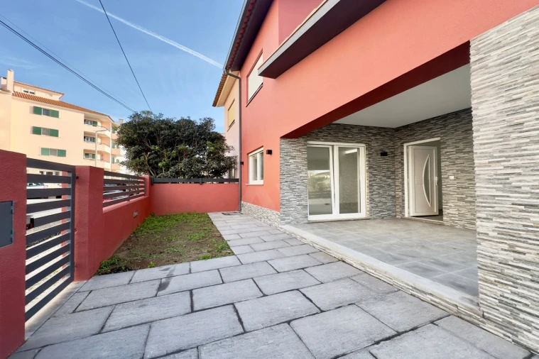 Moradia T3 para Venda em Alcabideche Foto 28