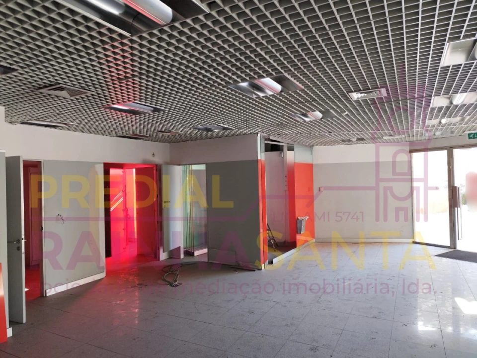 Loja para Venda em Amiais de Baixo Foto 2