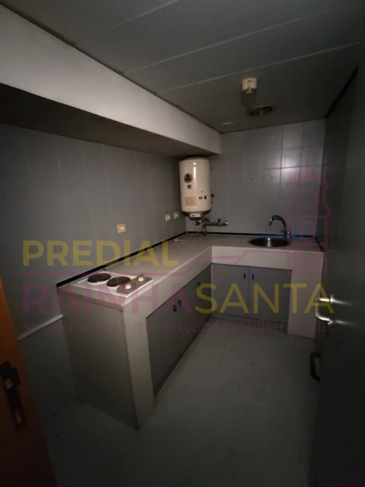 Loja para Venda em Amiais de Baixo Foto 11