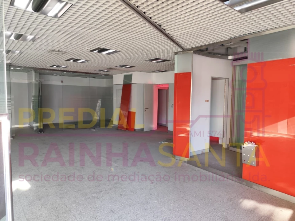 Loja para Venda em Amiais de Baixo Foto 1