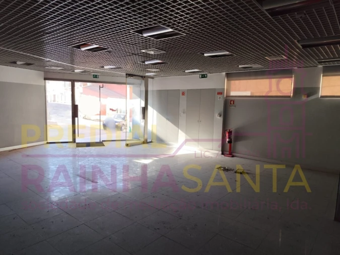 Loja para Venda em Amiais de Baixo Foto 2