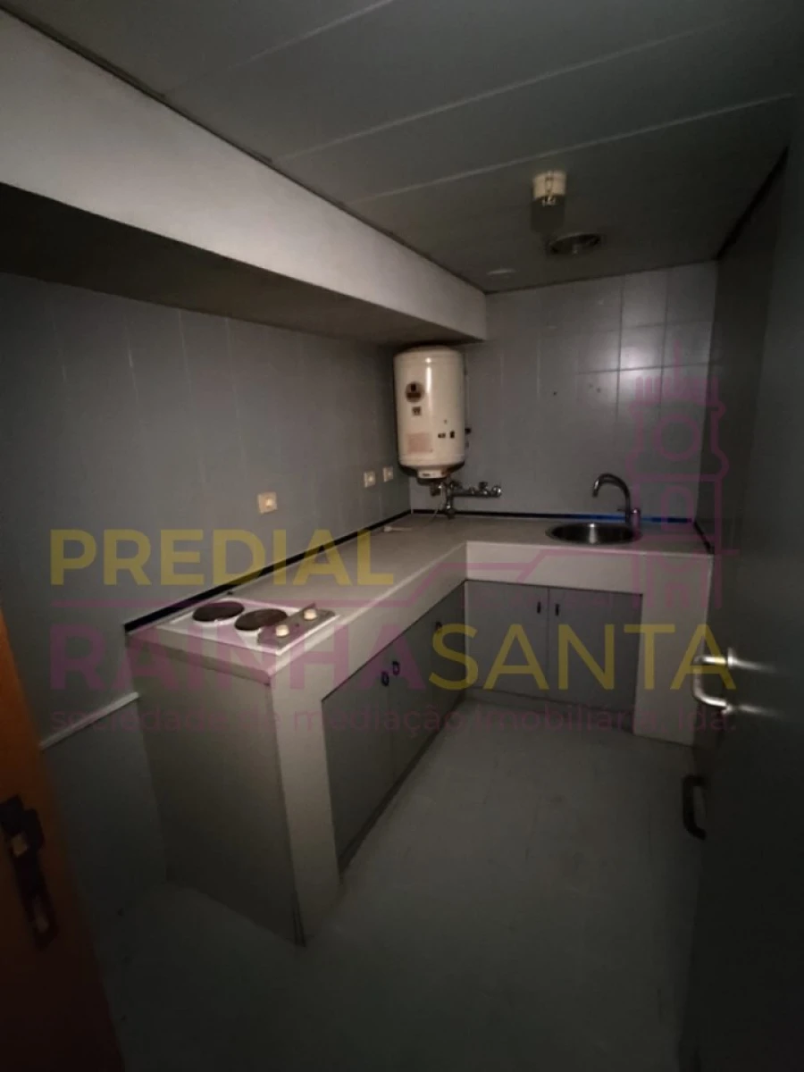 Loja para Venda em Amiais de Baixo Foto 11