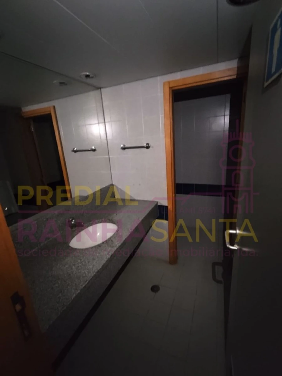 Loja para Venda em Amiais de Baixo Foto 12