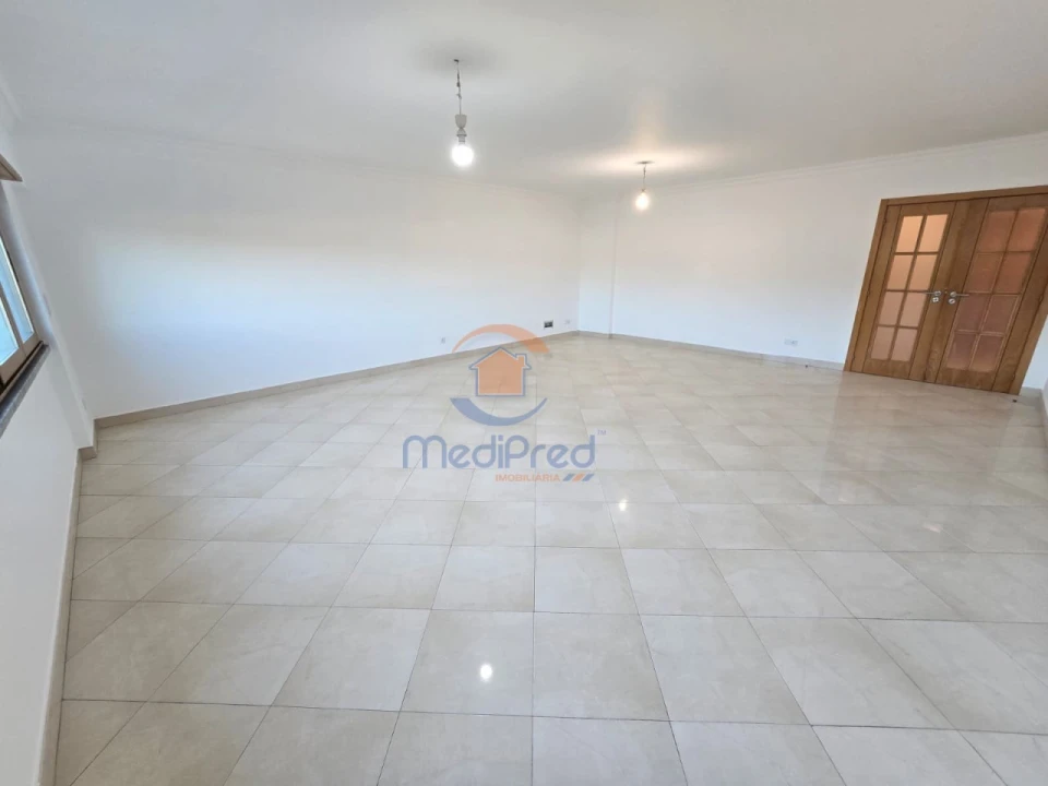 Apartamento T3 para Arrendamento em Odivelas Foto 2