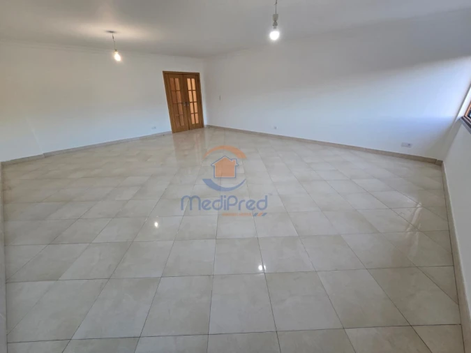 Apartamento T3 para Arrendamento em Odivelas Foto 3