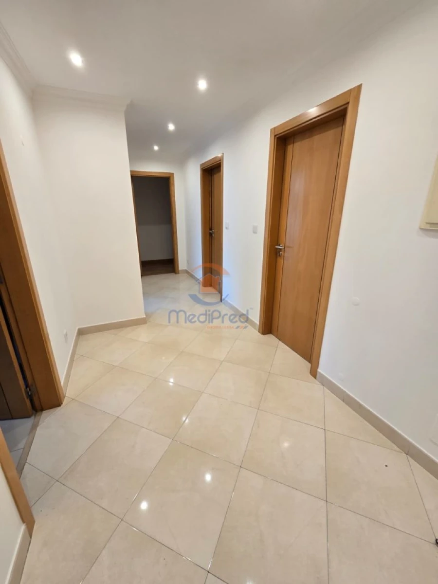 Apartamento T3 para Arrendamento em Odivelas Foto 6