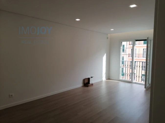 Apartamento T2 para Arrendamento em Águas Livres