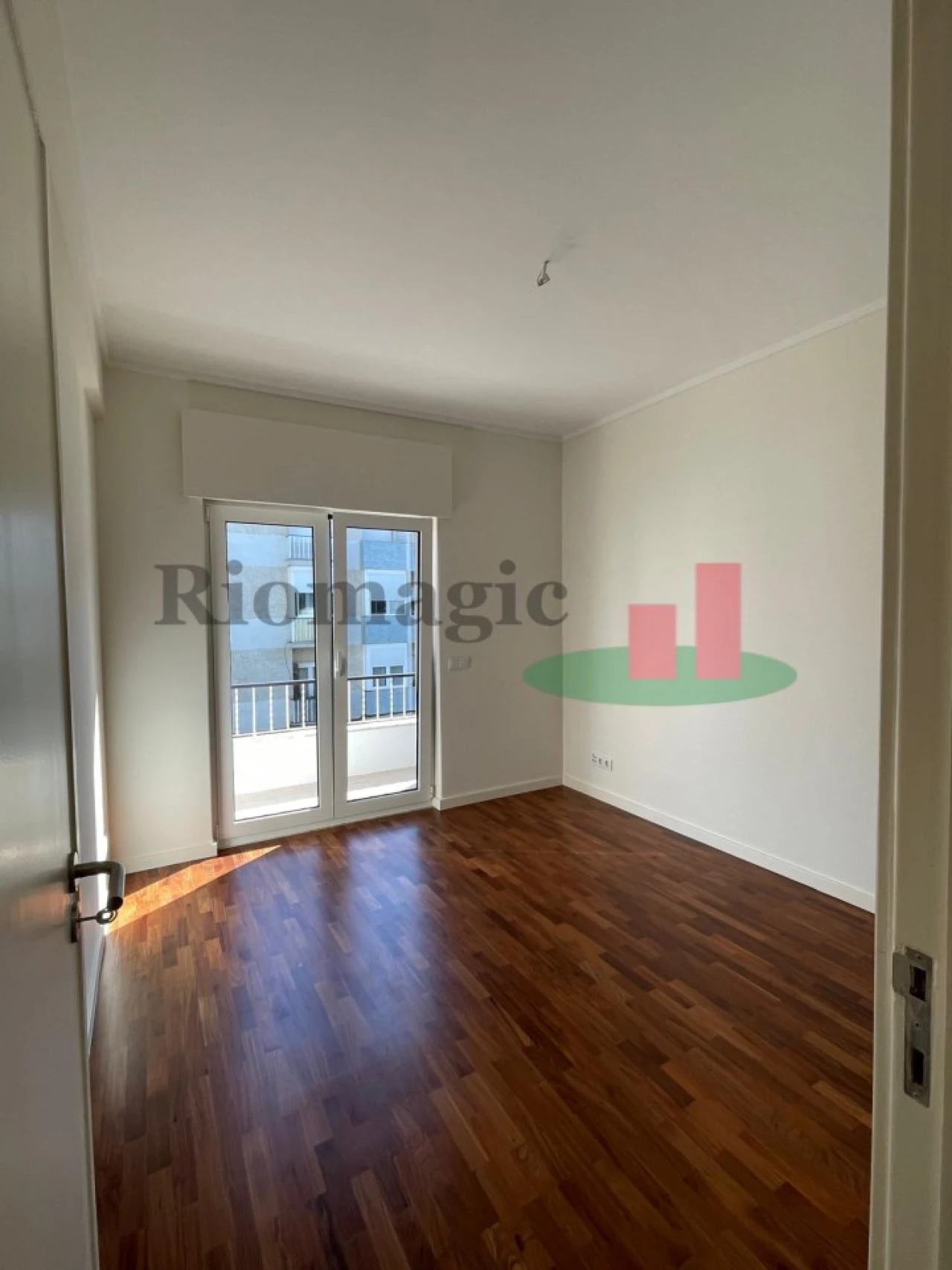 Apartamento T2 para Arrendamento em Algés, Linda-A-Velha e Cruz Quebrada-Dafundo Foto 3