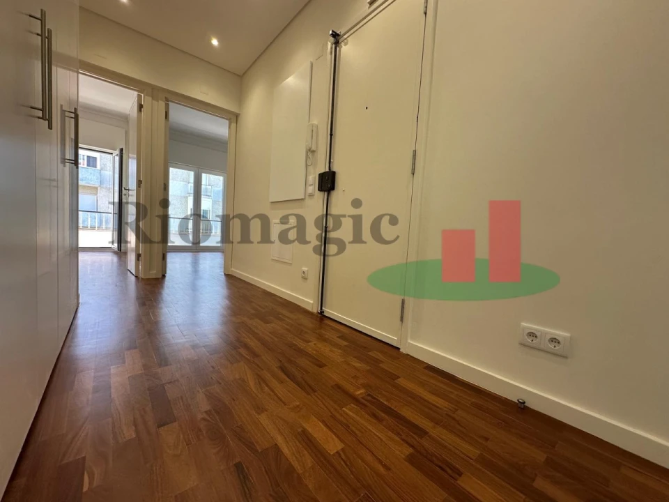 Apartamento T2 para Arrendamento em Algés, Linda-A-Velha e Cruz Quebrada-Dafundo Foto 1