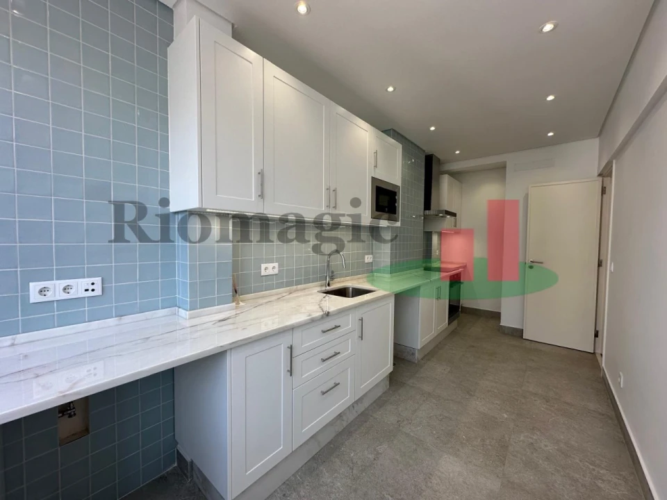 Apartamento T2 para Arrendamento em Algés, Linda-A-Velha e Cruz Quebrada-Dafundo Foto 4