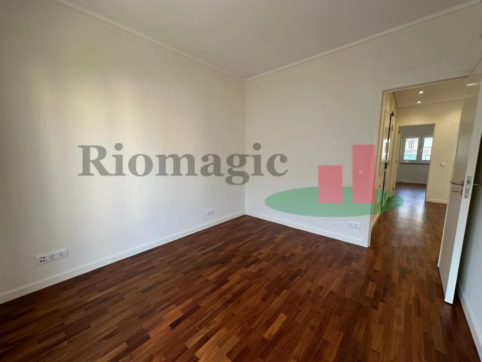 Apartamento T2 para Arrendamento em Algés, Linda-A-Velha e Cruz Quebrada-Dafundo Foto 9