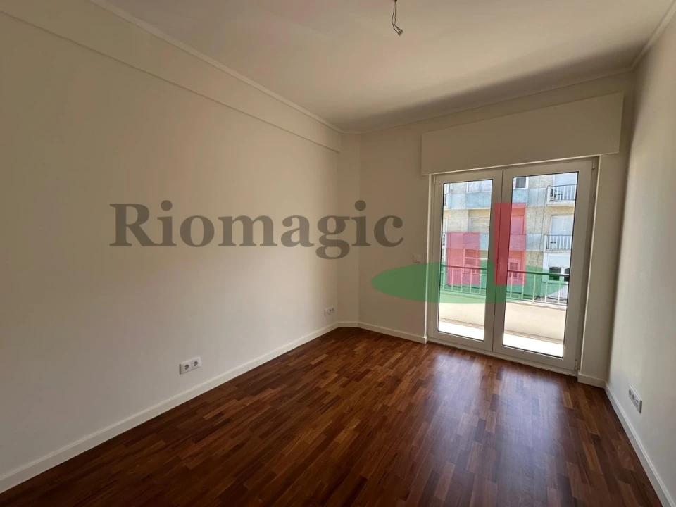 Apartamento T2 para Arrendamento em Algés, Linda-A-Velha e Cruz Quebrada-Dafundo Foto 13