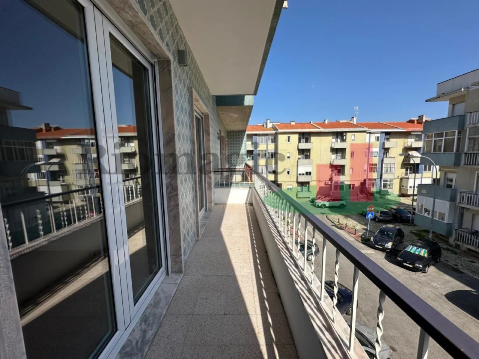 Apartamento T2 para Arrendamento em Algés, Linda-A-Velha e Cruz Quebrada-Dafundo Foto 22