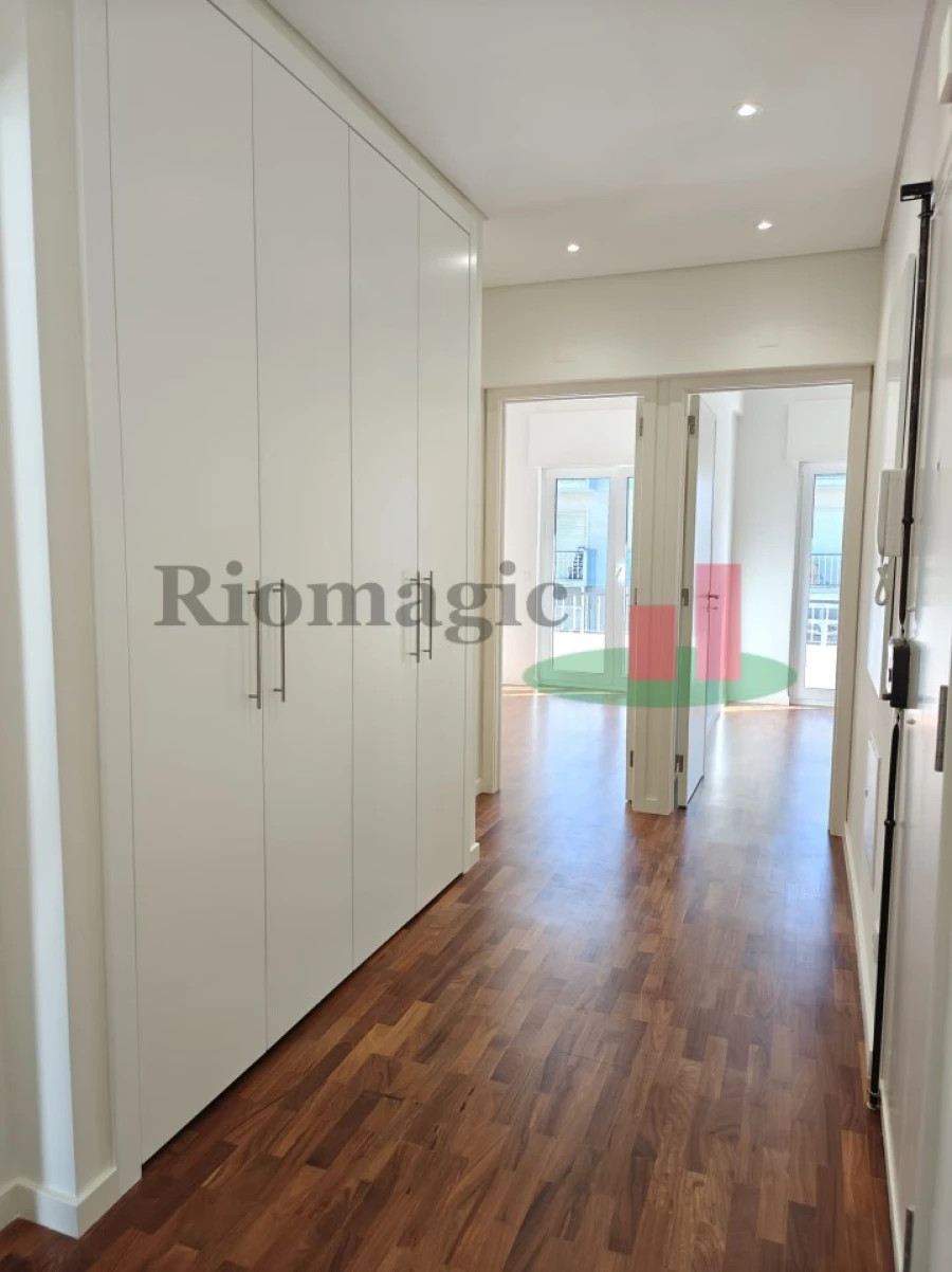 Apartamento T2 para Arrendamento em Algés, Linda-A-Velha e Cruz Quebrada-Dafundo Foto 2