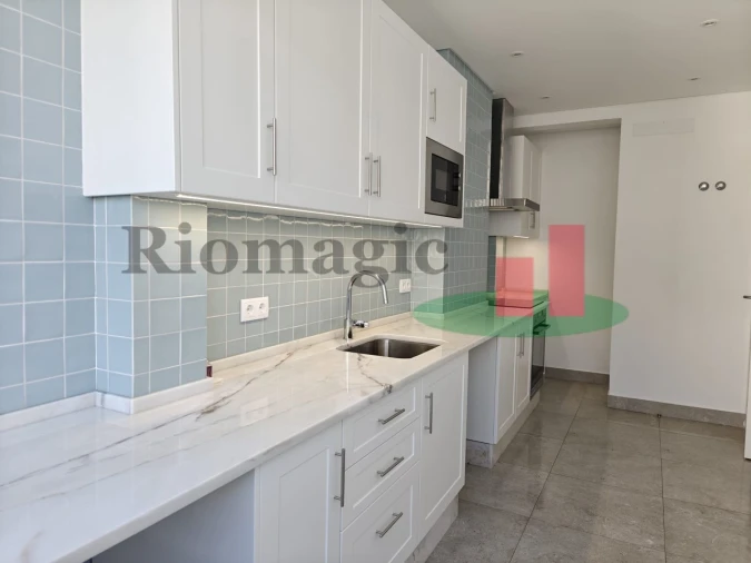 Apartamento T2 para Arrendamento em Algés, Linda-A-Velha e Cruz Quebrada-Dafundo Foto 9