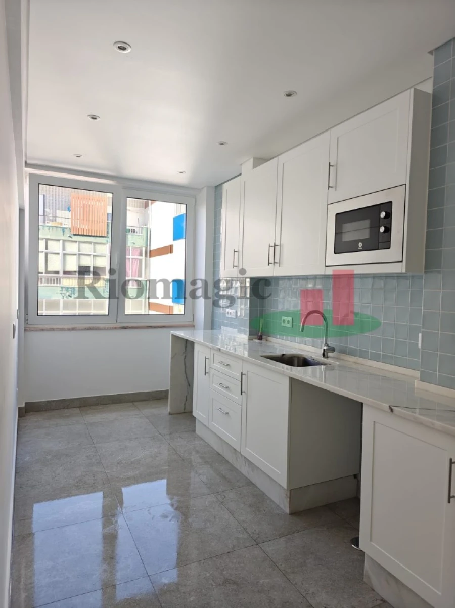 Apartamento T2 para Arrendamento em Algés, Linda-A-Velha e Cruz Quebrada-Dafundo Foto 11