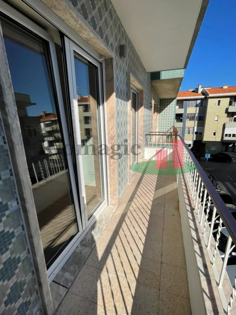 Apartamento T2 para Arrendamento em Algés, Linda-A-Velha e Cruz Quebrada-Dafundo Foto 15