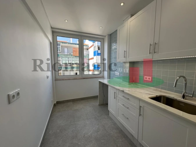 Apartamento T2 para Arrendamento em Algés, Linda-A-Velha e Cruz Quebrada-Dafundo Foto 5