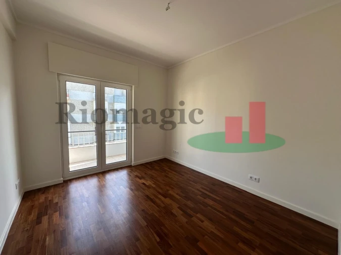 Apartamento T2 para Arrendamento em Algés, Linda-A-Velha e Cruz Quebrada-Dafundo Foto 10