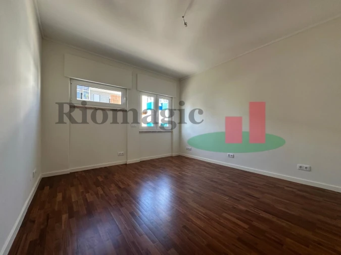 Apartamento T2 para Arrendamento em Algés, Linda-A-Velha e Cruz Quebrada-Dafundo Foto 19