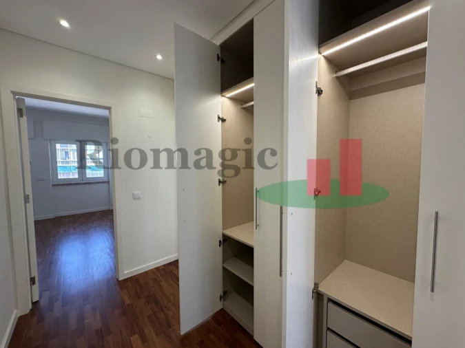 Apartamento T2 para Arrendamento em Algés, Linda-A-Velha e Cruz Quebrada-Dafundo Foto 2