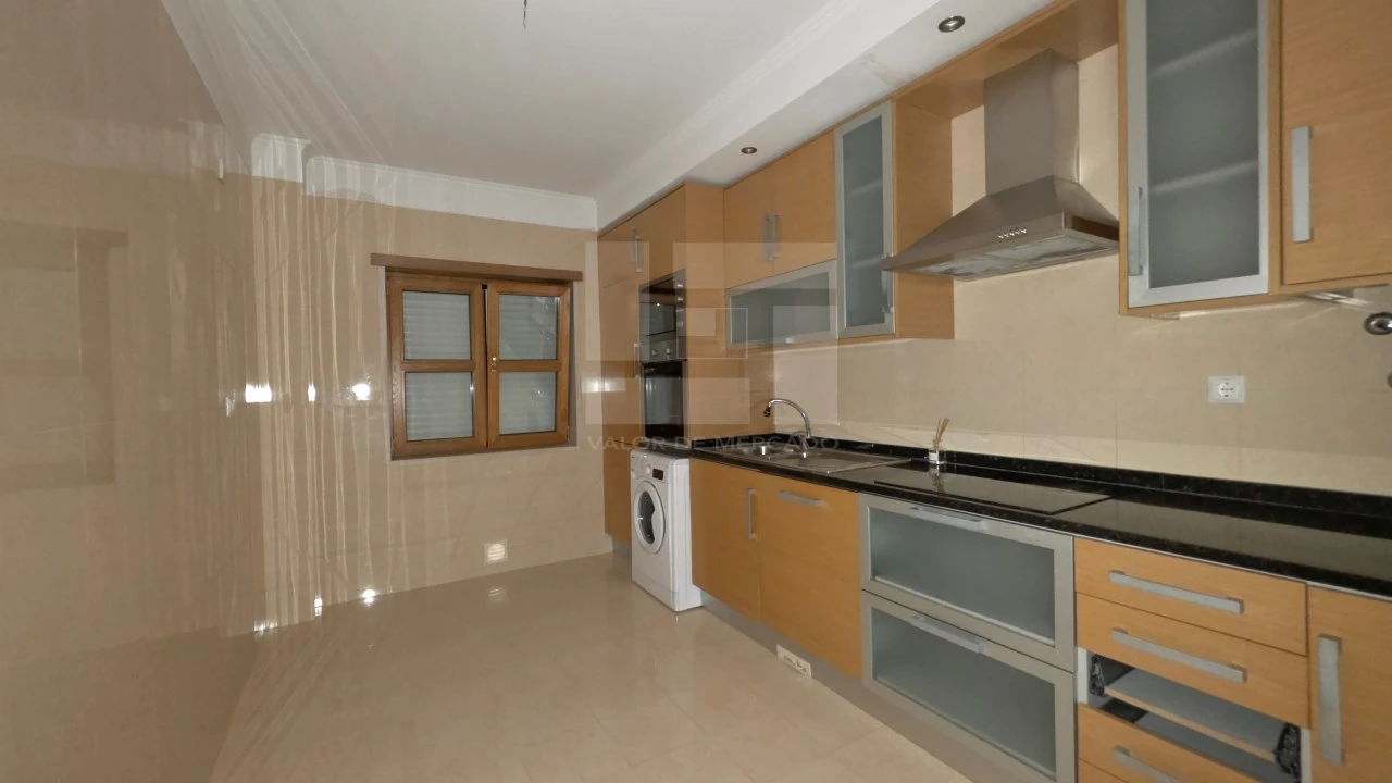 Apartamento T2 para Venda em Venteira Foto 4