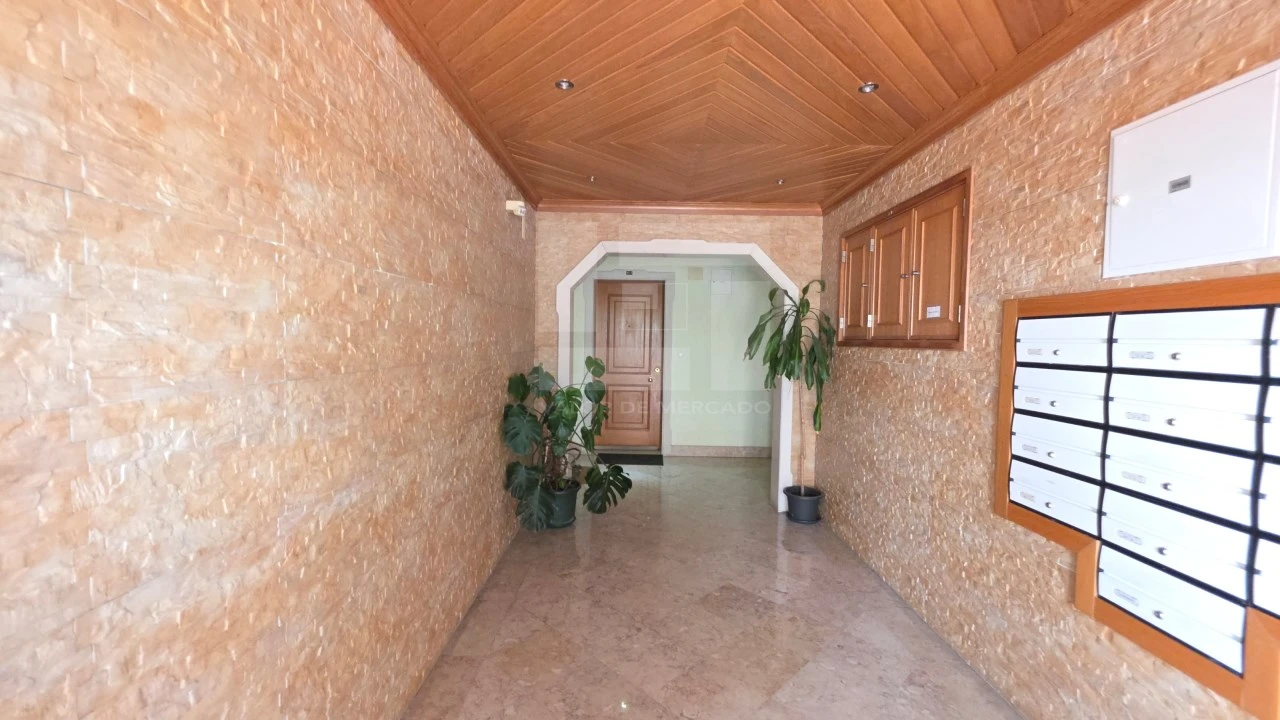 Apartamento T2 para Venda em Venteira Foto 25