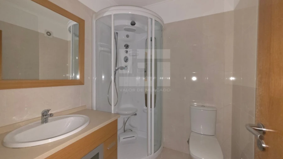 Apartamento T2 para Venda em Venteira Foto 16