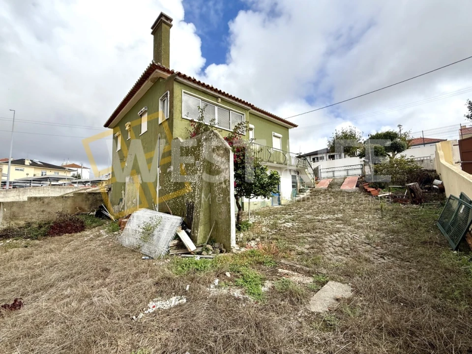 Moradia T4 para Venda em Encarnação Foto 1