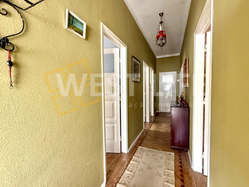 Moradia T4 para Venda em Encarnação Foto 5