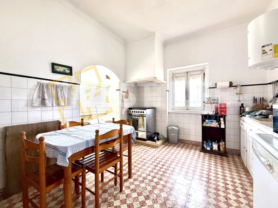 Moradia T4 para Venda em Encarnação Foto 16