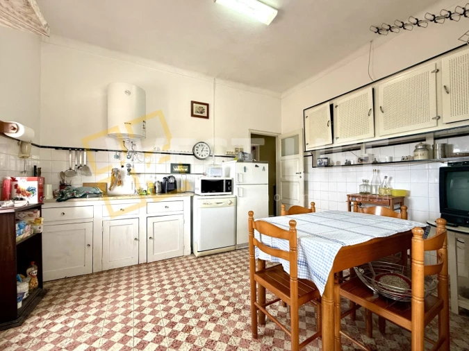 Moradia T4 para Venda em Encarnação Foto 13