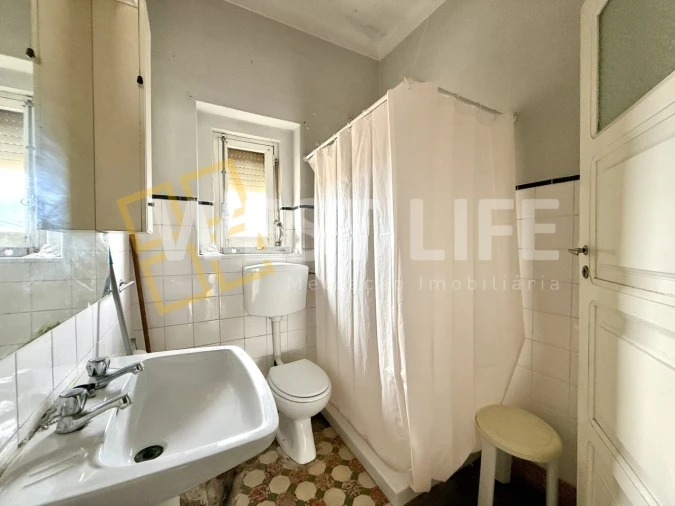 Moradia T4 para Venda em Encarnação Foto 20