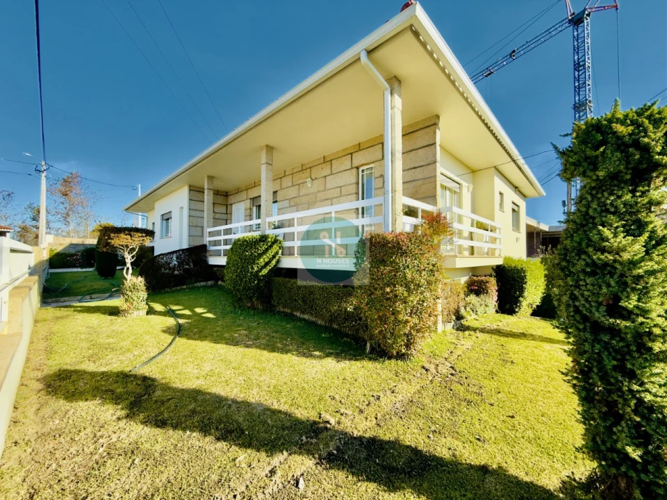 Moradia T4 para Venda em Sabariz Foto 4