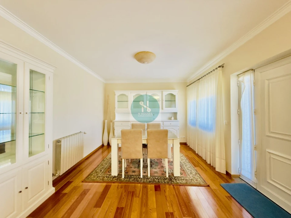 Moradia T4 para Venda em Sabariz Foto 9