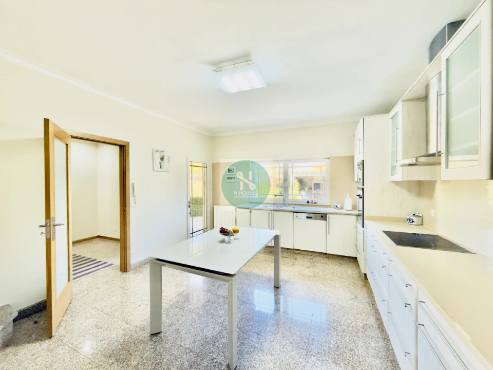 Moradia T4 para Venda em Sabariz Foto 12