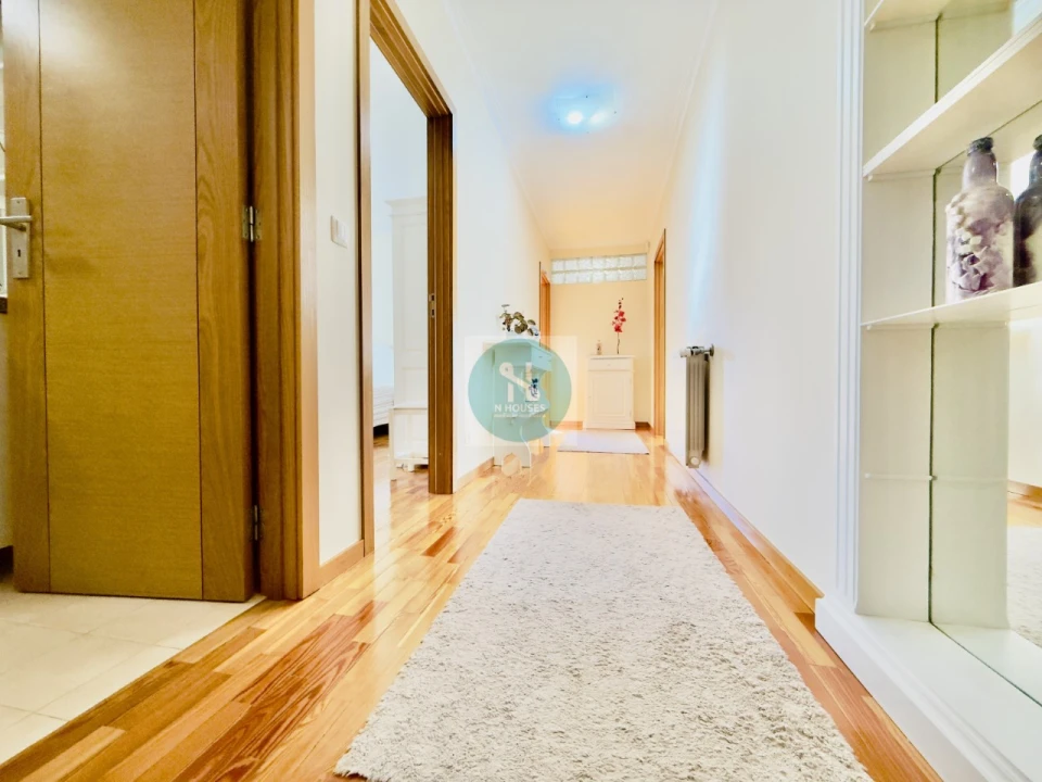 Moradia T4 para Venda em Sabariz Foto 16